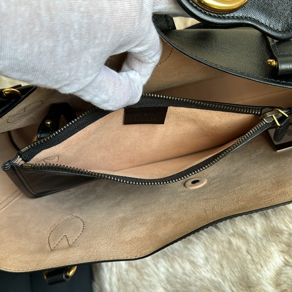 GUCCI
Medium Tote with Double G in Black Leather - Picture 6 of 10